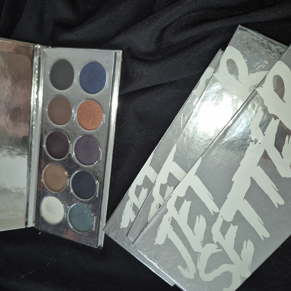 Eyeshadow Palette - Multi-Color